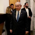 perdana-menteri-israel-benjamin-netanyahu-untuk-pertama-kalinya-bersaksi-dalam-sidang-kasus-korupsi-yang-dituduhkan-padanya-pa-1